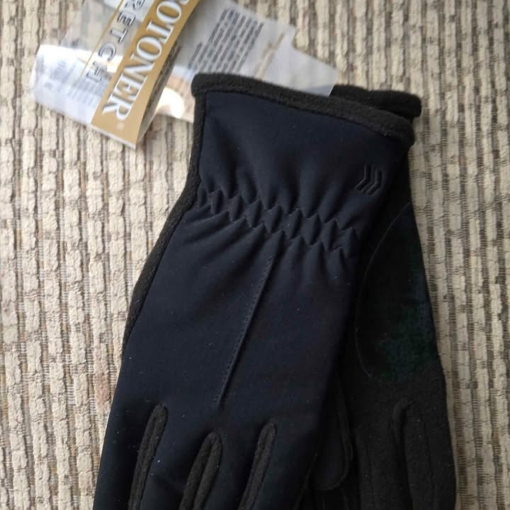 Isotoner Womens Classic Black Gloves